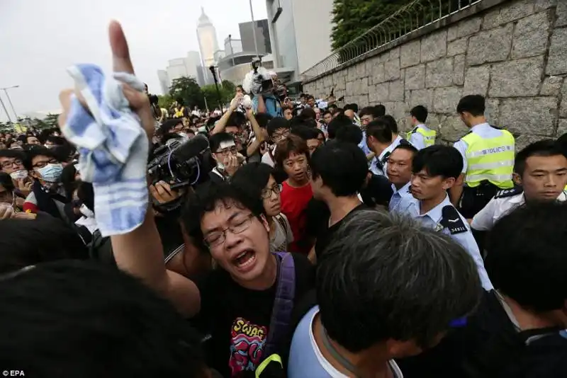 occupy central continuano le proteste di hong kong 7