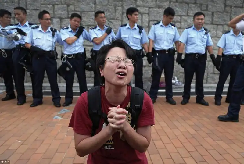 occupy central continuano le proteste di hong kong 8