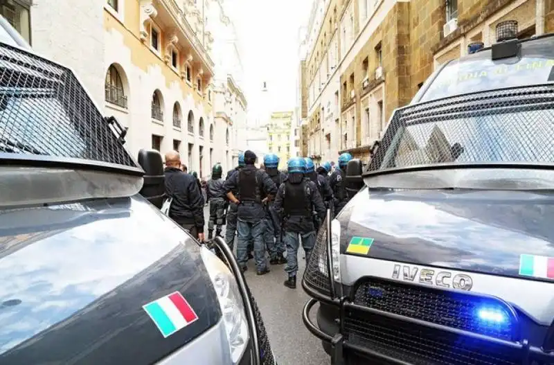 operai delle acciaierie terni in corteo a roma, feriti in scontri con polizia 29