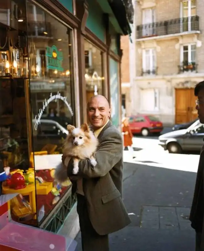 portrait man dog paris france kernick 83733 600x450