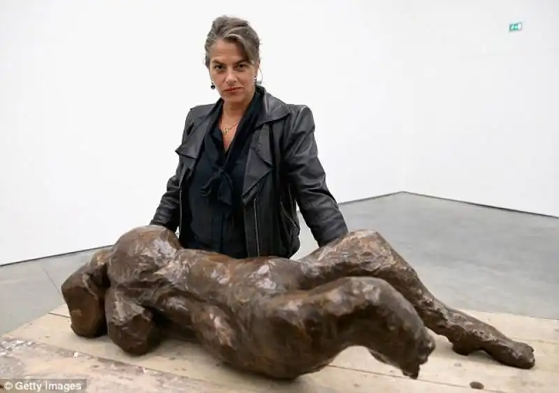 scultura di tracey emin