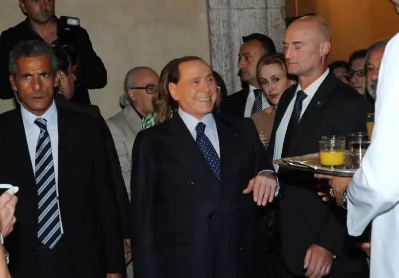 silvio berlusconi inaugura la biennale di antiquariato (2)