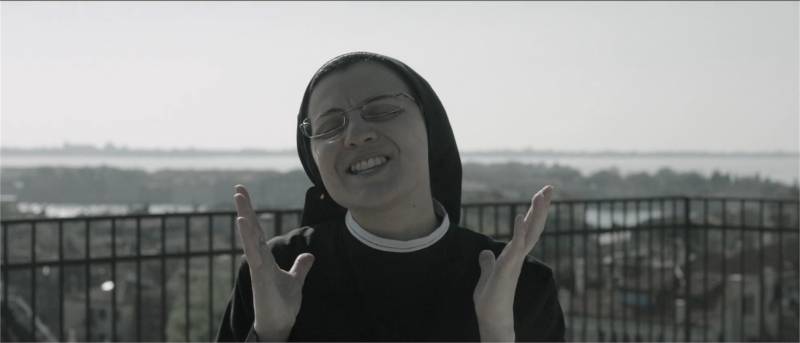 suor cristina nel videoclip like a virgin 3