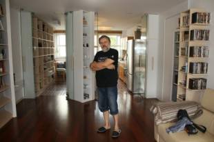 zizek nella sua casa di lubiana foto luca mastrantonio