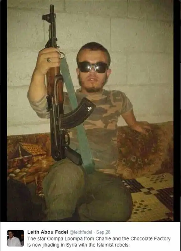 abu ahmad con kalashnikov