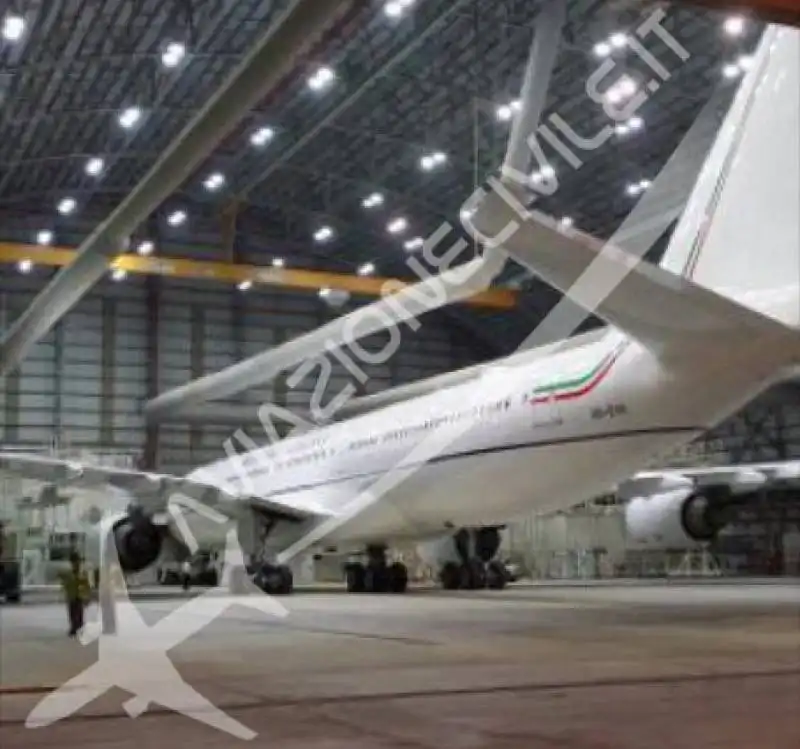 airbus a340 nuovo aereo blu di renzi  4