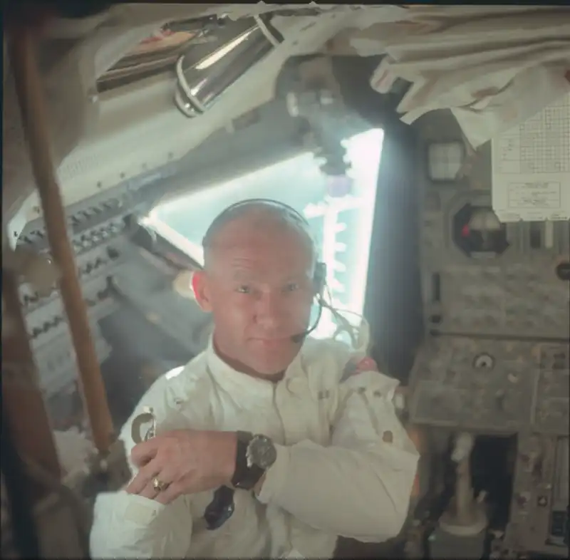 aldrin nel modulo lunare di apollo 11