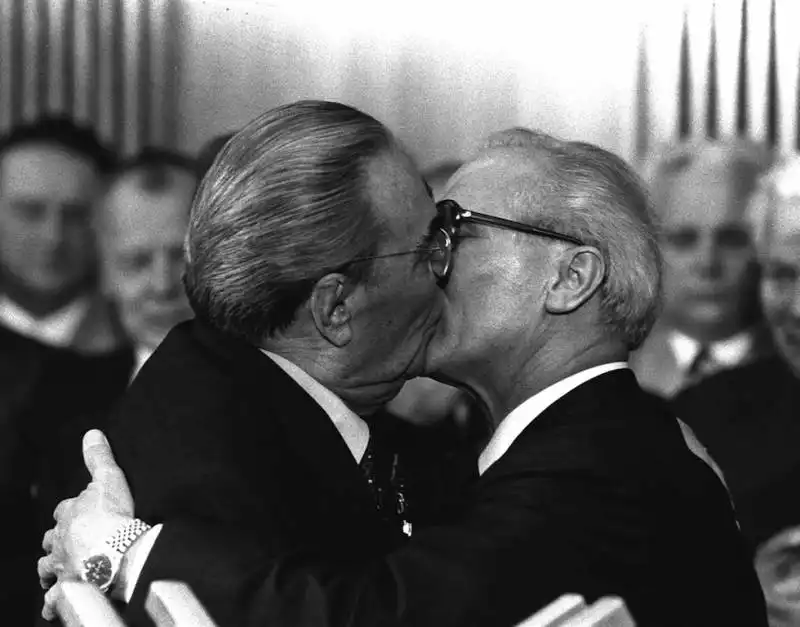 BACIO HONECKER BREZNEV