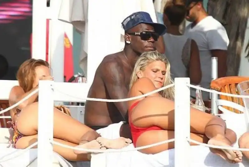 BALOTELLI DONNE 1