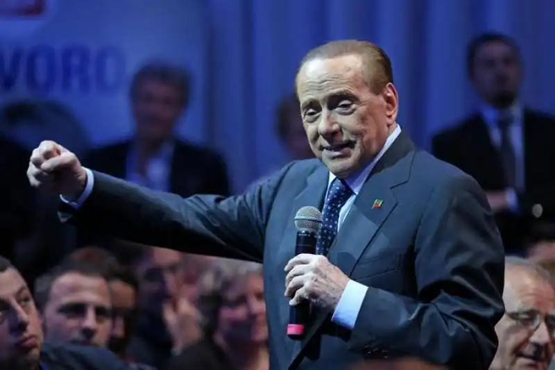 berlusconi con gli amministratori di forza italia  1