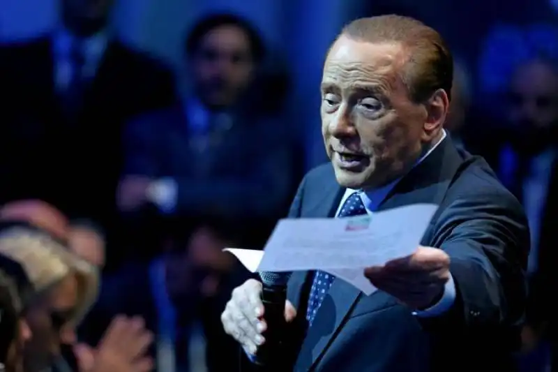 berlusconi con gli amministratori di forza italia  4