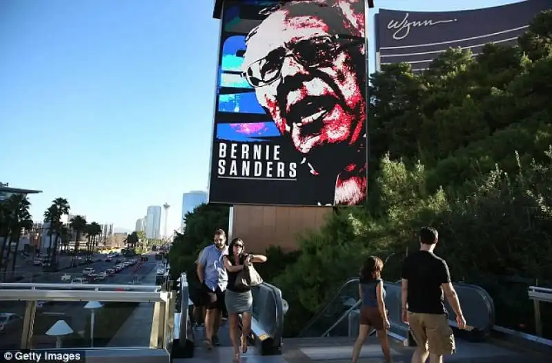 bernie sanders sulla facciata del wynn casino di las vegas