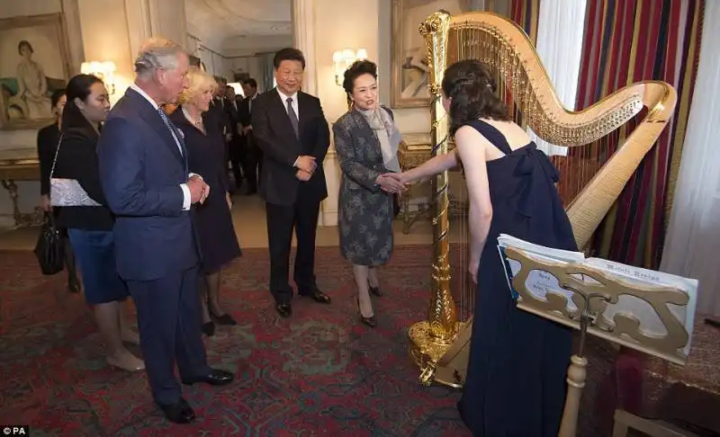 carlo con camilla e xi jinping e moglie peng liyuan