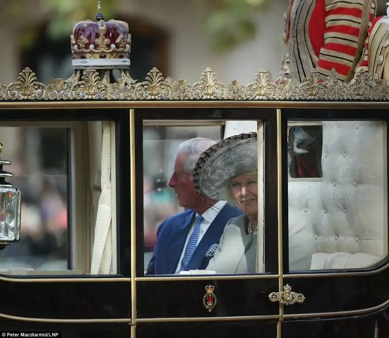 carlo e camilla in carrozza