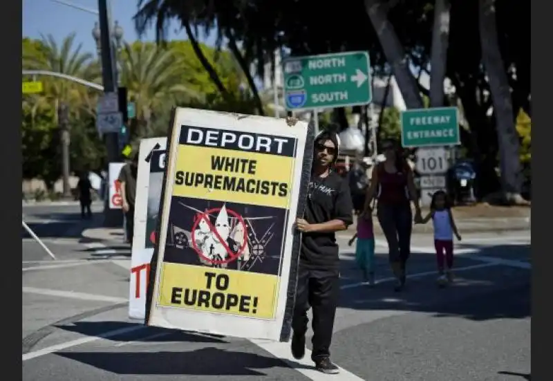 columbus day proteste cristoforo colombo era uno sterminatore  5