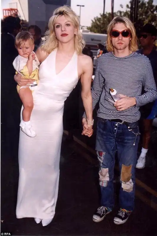 courtney love e kurt cobain con figlia frances 