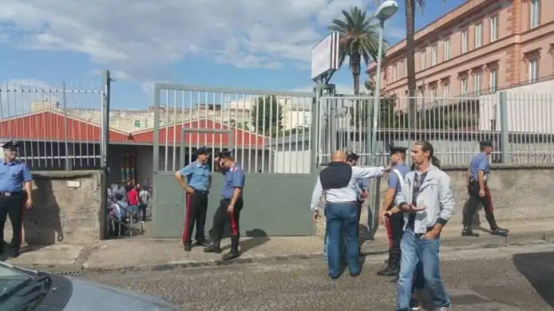 ERCOLANO - GIOIELLIERE UCCIDE DUE RAPINATORI