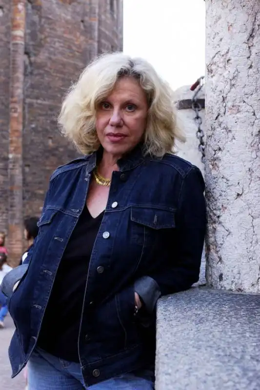 ERICA JONG