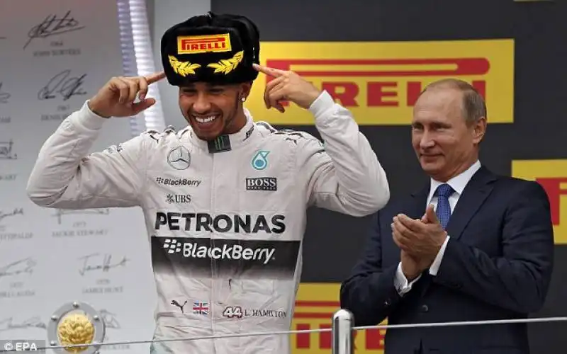 hamilton trionfa a sochi