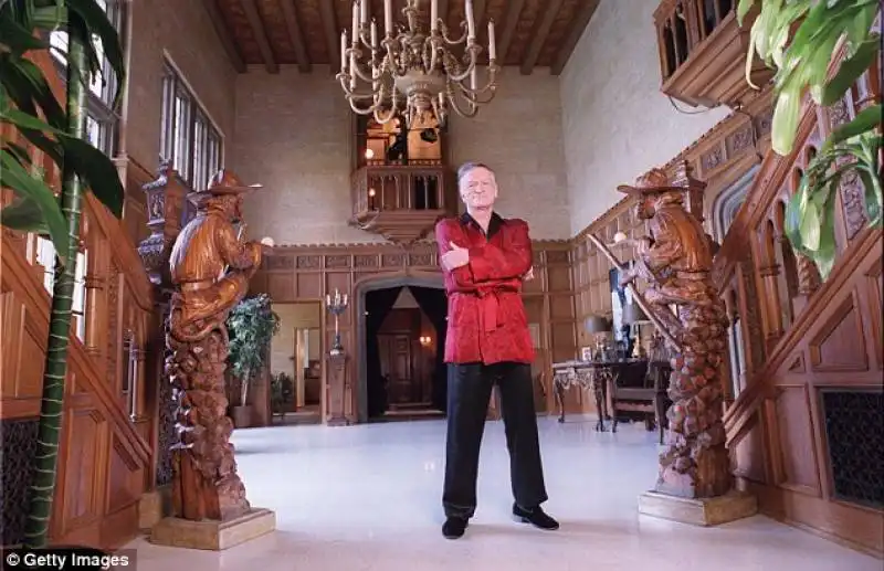 hugh hefner nella playboy mansion 1999