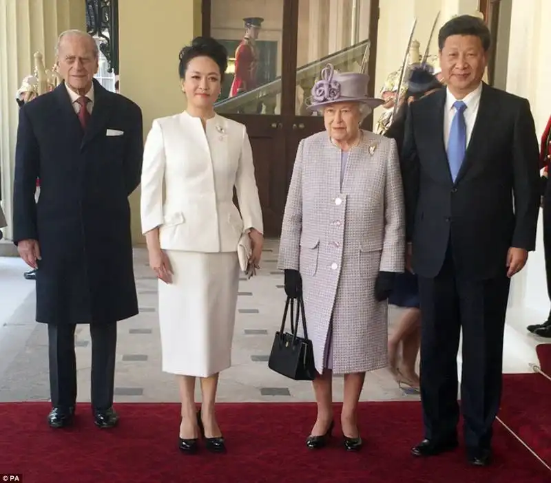 il principe filippo   peng liyuan   regina elisabetta e xi jinping