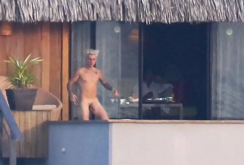 JUSTIN BIEBER NUDO