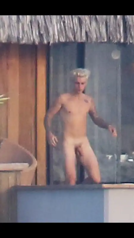 JUSTIN BIEBER NUDO A BORA BORA