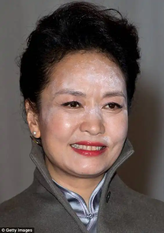 la faccia di peng liyuan