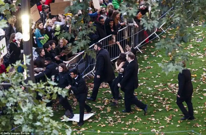 la protesta durante la proiezione del film