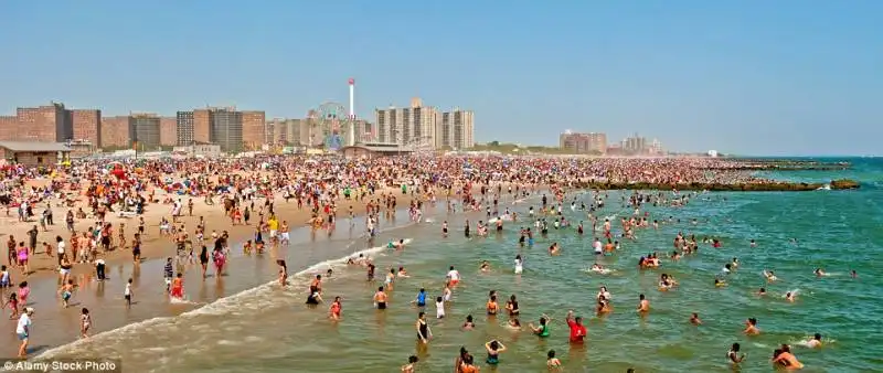 la spiaggia di coney island oggi