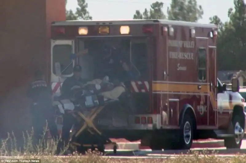 lamar odom portato in ambulanza