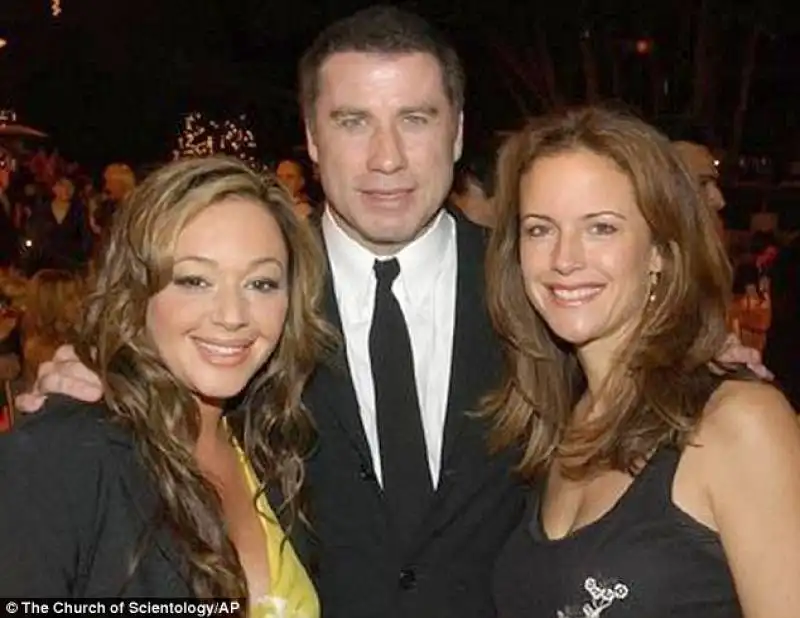 leah remini con john travolta e la moglie kelly preston