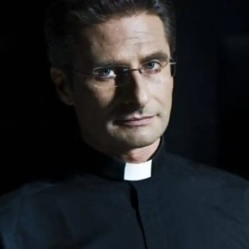 monsignor krzysztof charamsa  11