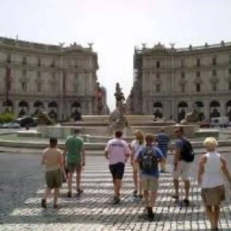 PIAZZA DELLA REPUBBLICA TURISTA 1