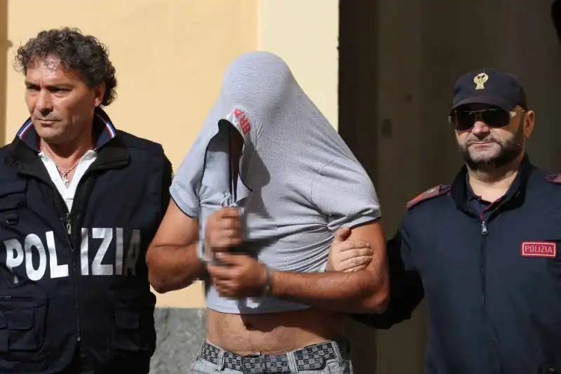 poliziotti arrestati a caserta