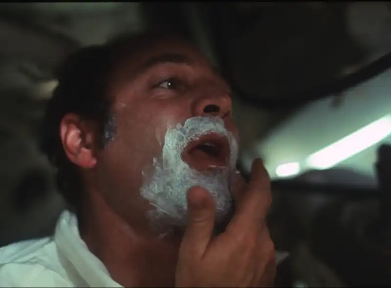 ron evans si fa la barba su apollo 17