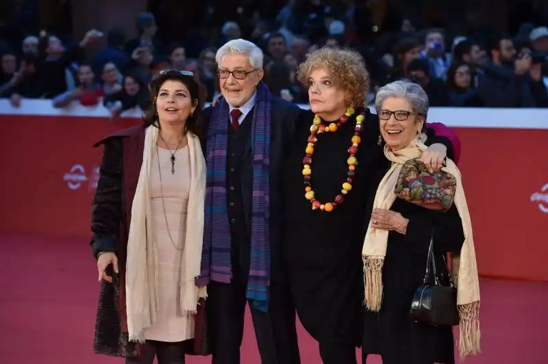 silvia scola con il padre ettore la sorella paola e la mamma gigliola