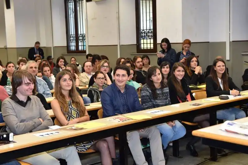 studenti nell aula magna de la sapienza (2)