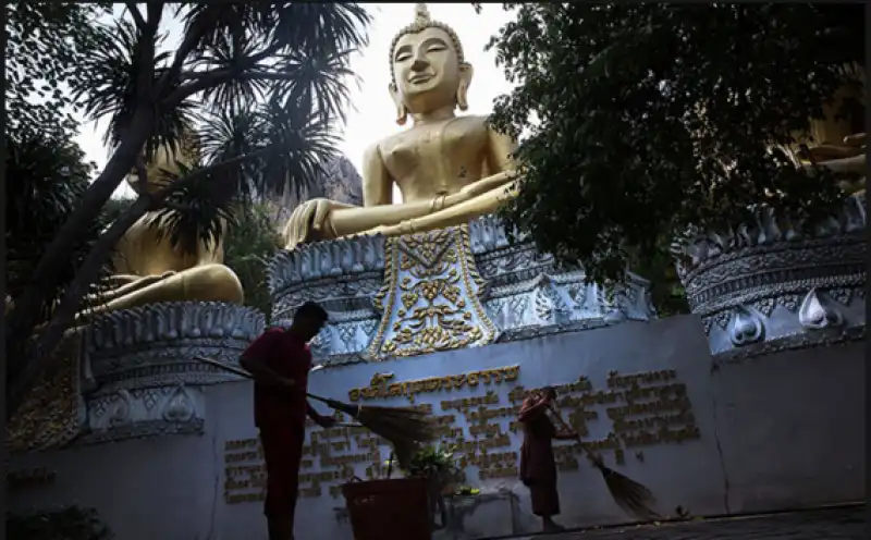 tempio di wat tham krabok 1