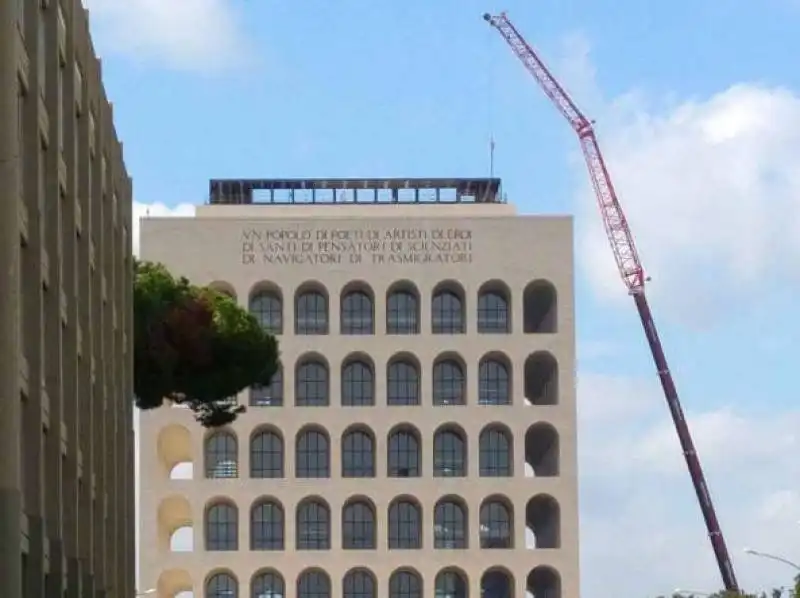 VERANDA FENDI SUL COLOSSEO QUADRATO