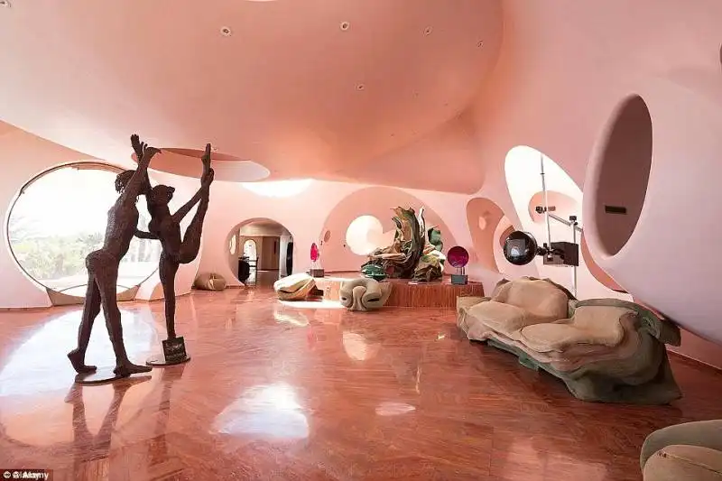 villa di pierre cardin 4