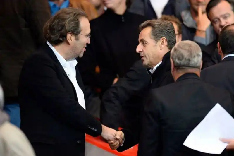 XAVIER NIEL E SARKOZY