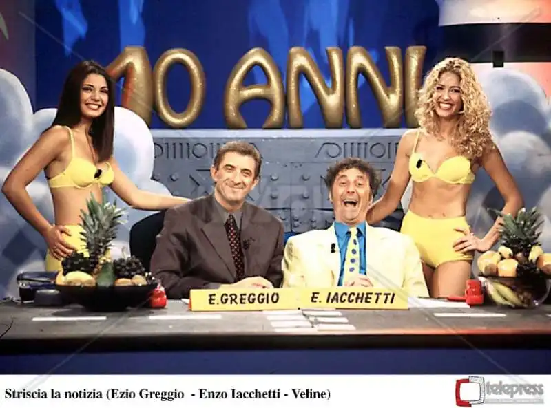 1996 Ezio Greggio Enzo Iacchetti e le veline Lello Arena Marina Graziani Alessia Mancini 