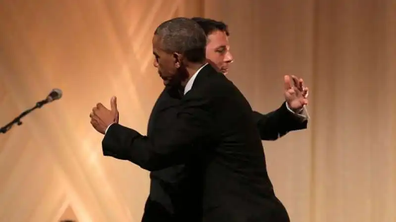 abbraccio obama renzi