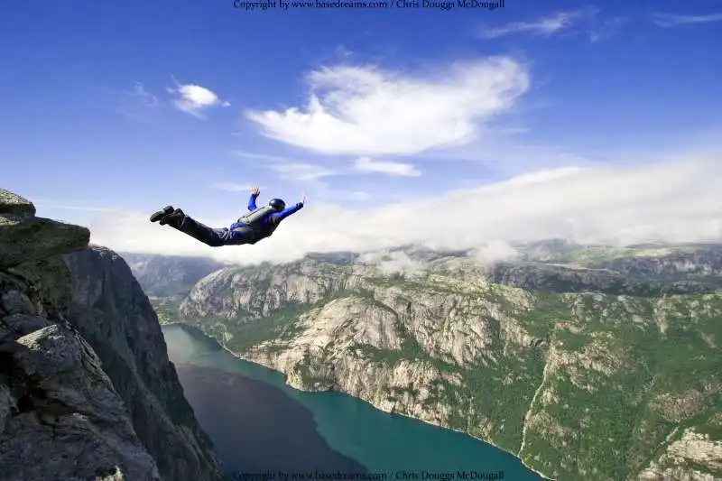 BASE JUMPING