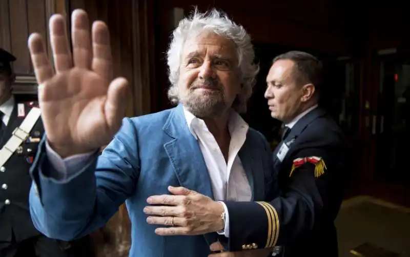 BEPPE GRILLO ALLA CAMERA