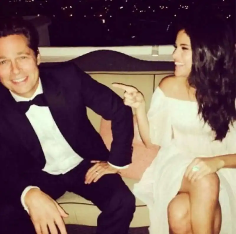 BRAD PITT E SELENA GOMEZ