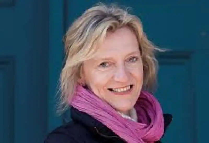 ELIZABETH STROUT  