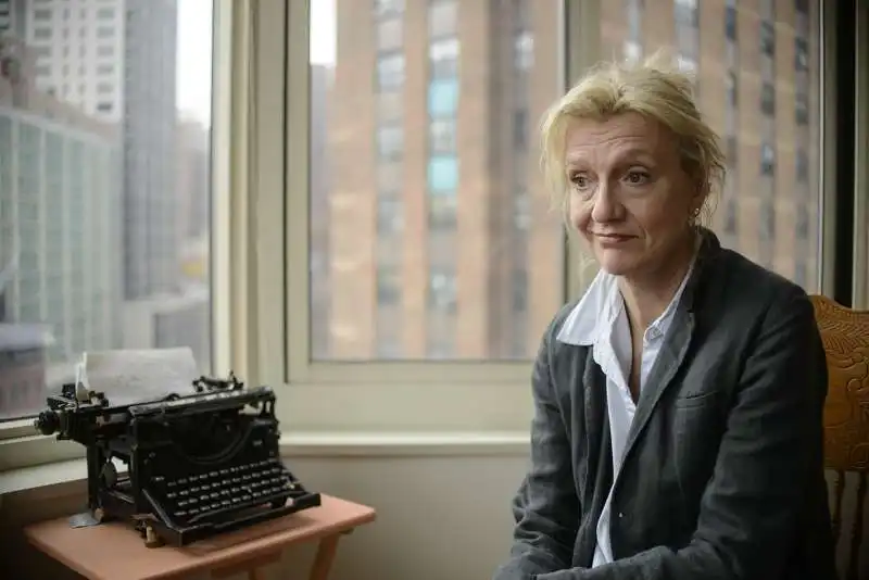 ELIZABETH STROUT