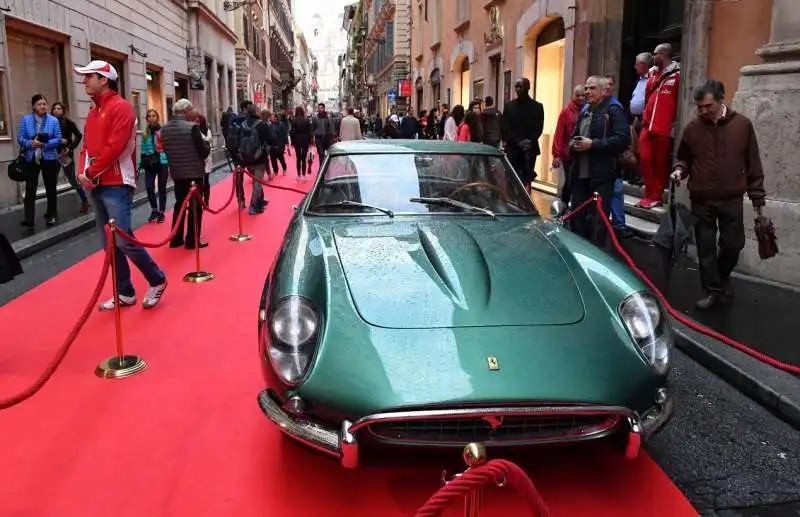 ferrari anni 60 sul red carpet di via condotti